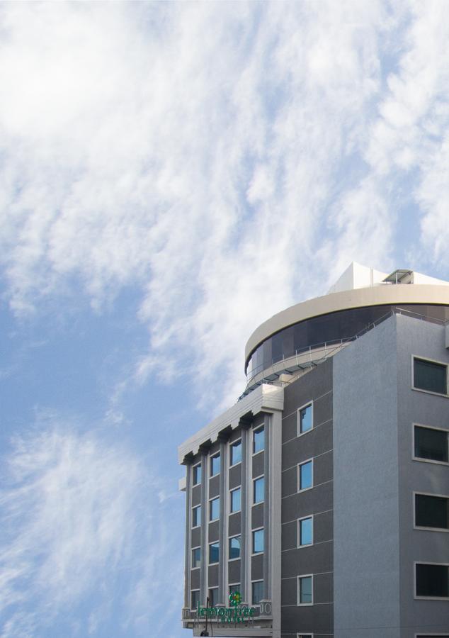 Lemon Tree Hotel, Banjara Hills, Hyderabad Ngoại thất bức ảnh