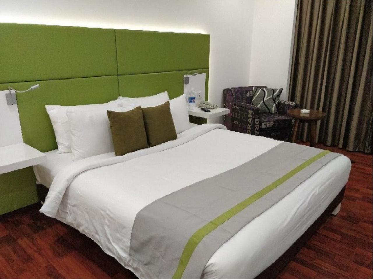 Lemon Tree Hotel, Banjara Hills, Hyderabad Ngoại thất bức ảnh